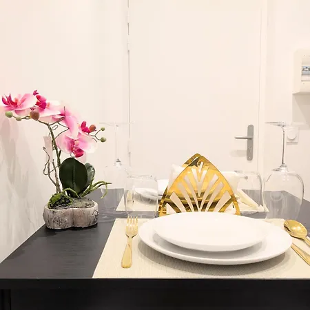 Carré D'or Centre Romanité Apartamento *