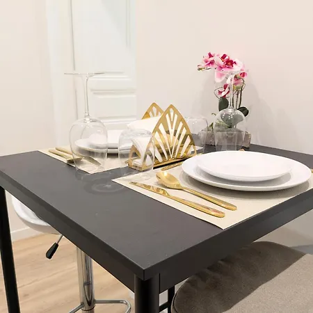 Carré D'or Centre Romanité Apartamento *