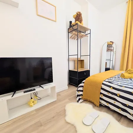 Carré D'or Centre Romanité Apartamento *