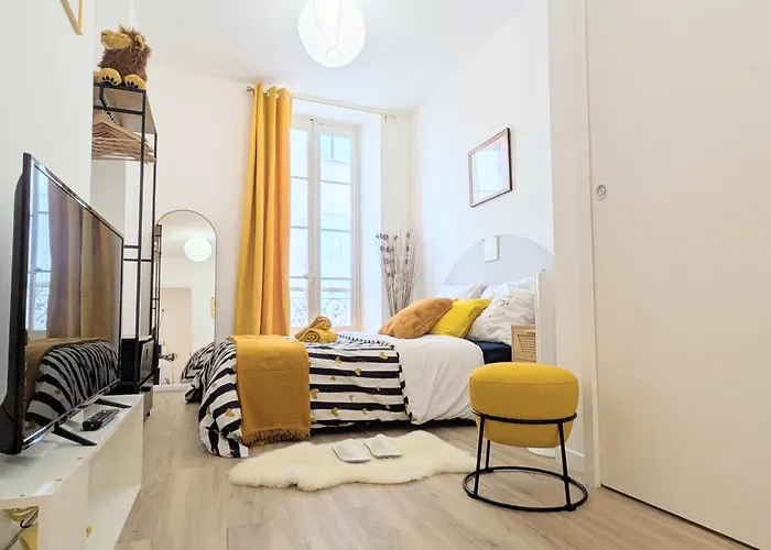 Carre D'or Centre Romanite Apartment *