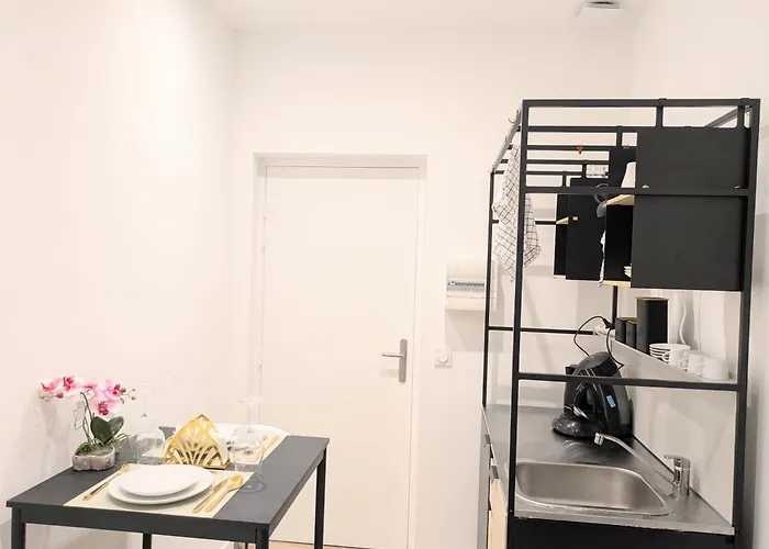 Carre D'or Centre Romanite Apartment