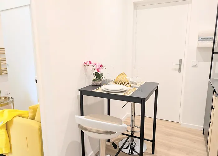 Carre D'or Centre Romanite Nimes