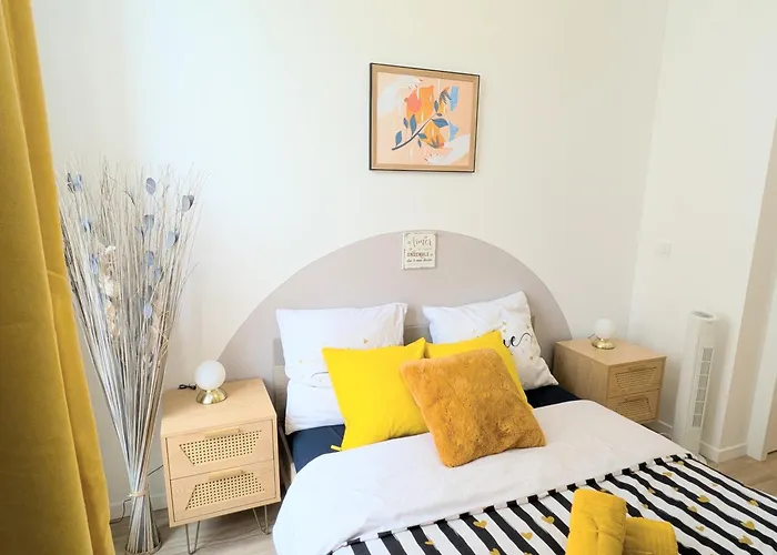 Carre D'or Centre Romanite * Nimes